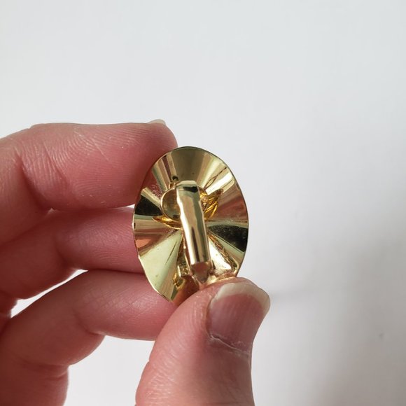 Vintage Gold Toned Abstract Oval Clip on Earrings - Picture 4 of 8